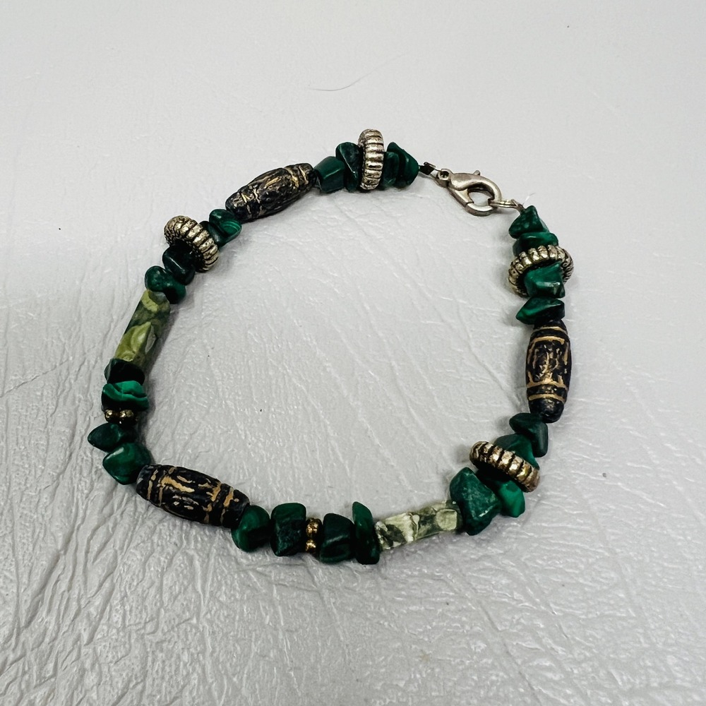 Greenโ Stone Chip Beaded Bracelet Silver Gold Tone Accent Boho Tribal
